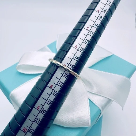 Tiffany & Co. 18K Rose Gold Hammered Ring by Paloma Picasso with Packaging - Picture 9 of 10